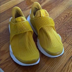 YELLOW NIKE SNEAKERS